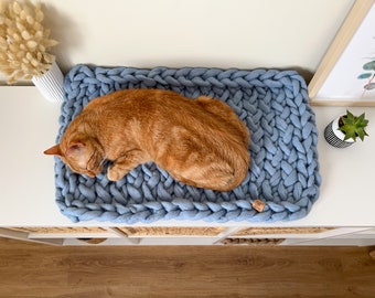 Hand-Woven Wool Cat Bed - Eco-Friendly Flat Bed Design for Comfort and Style, Soft window cat mat, Washable chunky knit pet bed