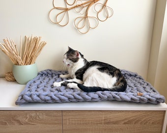 Eco-friendly flat cat bed, Natural wool cat bed for windowsill, Handmade bed for indoor cat , Washable chunky knit pet bed, soft cat bed