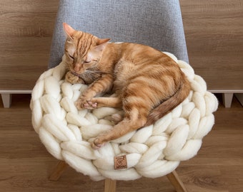 Natural wool knitted flat bed for cats, Chunky and eco-friendly cat bed, Soft natural merino bed for cats, White woven cat bed for furniture