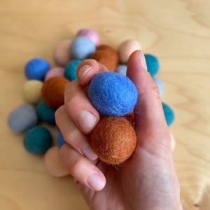 Indoor cat toy, Wool balls for kittens, Colorful balls of felt, Healthy toys for cat, Supplies for indoor cats, Cat game ball, Washable toy