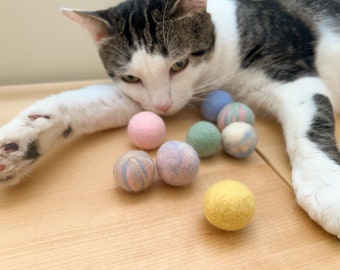 Handgemachte bunte Bälle für Kätzchen, Bio Wollbälle mit Katzenminze, Katzenspielzeug Wollball Übung, Filzbälle mit Sound für Katzen