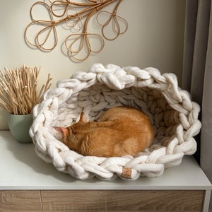 White natural wool cat house, Thick knitted bedding for indoor cats, Soft and modern cat cave, Chunky woven cat bed, Ecological cat bed image 1