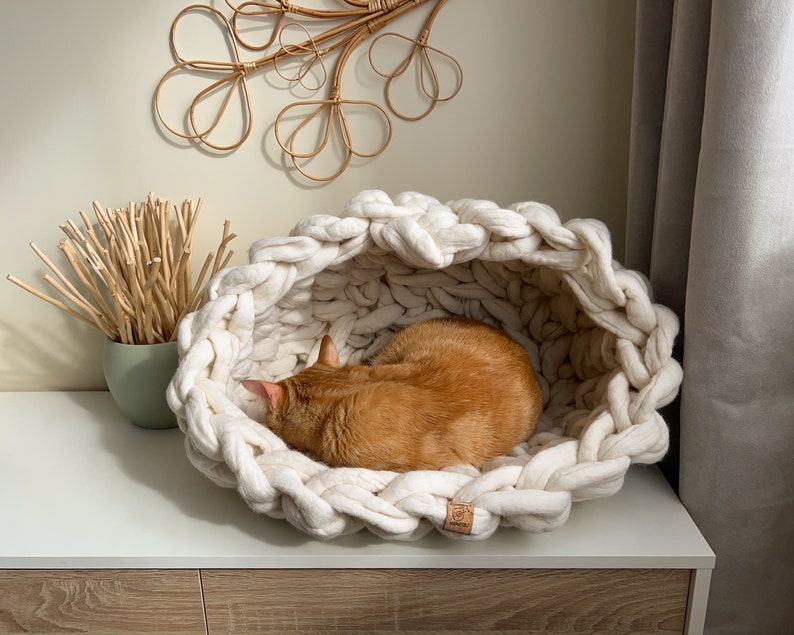 White natural wool cat house, Thick knitted bedding for indoor cats, Soft and modern cat cave, Chunky woven cat bed, Ecological cat bed image 1