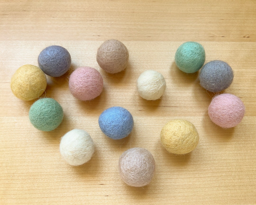 Natural Wool Pom Poms for Cats, Ecofriendly Balls for Kittens, Pack of Balls of Wool Ideal to