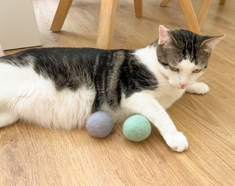 Soft felt balls for kittens, Large ball of wool for cats, Natural wool pom poms for cats, Cat bouncy wool balls in different sizes