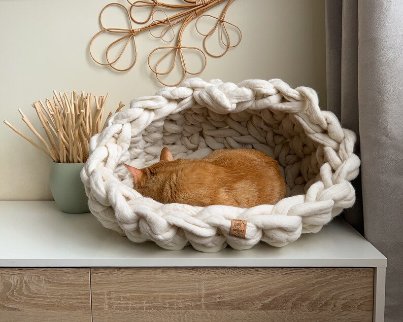 White natural wool cat house, Thick knitted bedding for indoor cats, Soft and modern cat cave, Chunky woven cat bed, Ecological cat bed image 6