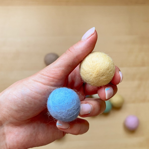 Boules de laine écologiques avec herbe à chat, Boules feutrées avec son pour chats, Exercice de boule de laine pour chat, Boules de laine rebondissantes pour chat de différentes tailles