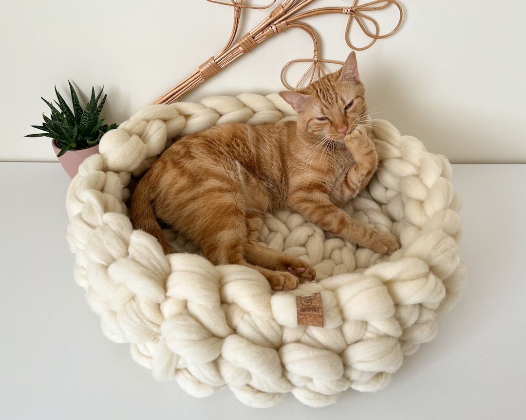 Natural Wool Basket for Cats, Crochet Chunky Knit Pet Bed, Round Eco