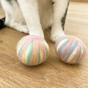 Pelotas de fieltro con sonido para gatos, Pelota de lana con cascabel para gato, Juguetes ecológicos para gatos de interior, Pelotas de lana saltarinas para gatos en diferentes tamaños