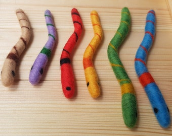 Snake toy for cats, gift for pets, handmade snakes made with natural wool that wind up, felt snakes for kittens