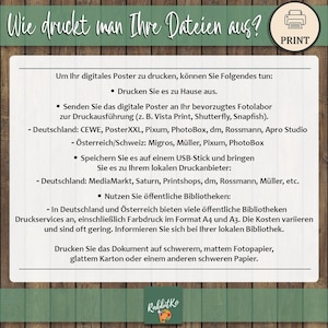 May include: A white rectangular sign with German text, "Wie druckt man Ihre Dateien aus?" and instructions for printing digital posters. Includes a print icon and the Rabbitko logo. The sign is on a wooden background.