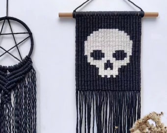 Schedel macramé muurhanger, gotisch alternatief woondecoratie, spookachtige halloweenkunst