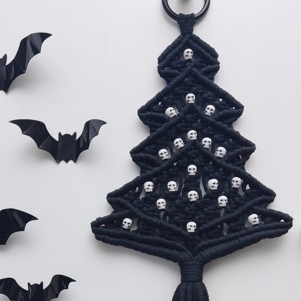 Makramee Schwarz-Weiß-Weihnachtsbaum mit Totenkopfperlen, Schädel-Weihnachtsbaum-Wandbehang, Gothic-Weihnachtsdekor, Weihnachtsgeschenk