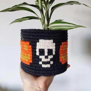 Halloween Macrame Plant Pot Cover: Skull & Pumpkin, Gothic Home Decor