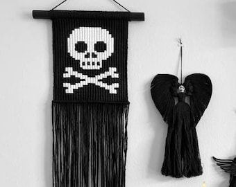 Black Pixel Skull Macrame Wall Hanging: Gothic Home Decor
