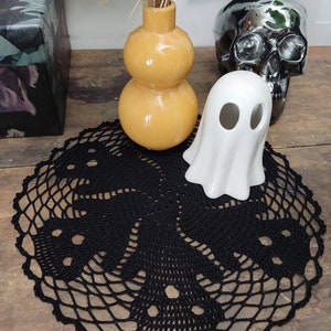 Halloween Ghost Doily, Ghost Crochet Doily, Spooky Doily, Spooky home decor, Halloween Gift, Christmas Gift, Gothic Crochet, Gothic Doily