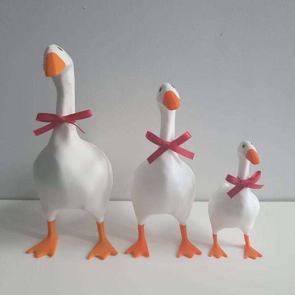 Untitled Goose Magnetic key holder, Untitled Goose Christmas gift. Unique birthday gift idea available in different colours. BEST SELLER