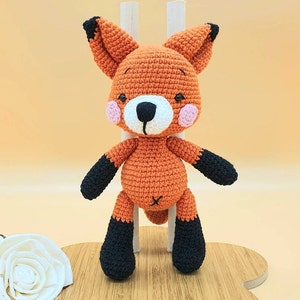 Crochet renard renarde amigurumi peluche fait main cadeau naissance anniversaire image 3