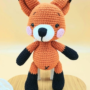 Crochet renard renarde amigurumi peluche fait main cadeau naissance anniversaire image 5