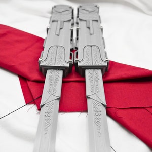 V2 Assassin's Dual Brotherhood Ezio Auditore Hidden Blades Grey Pair image 9