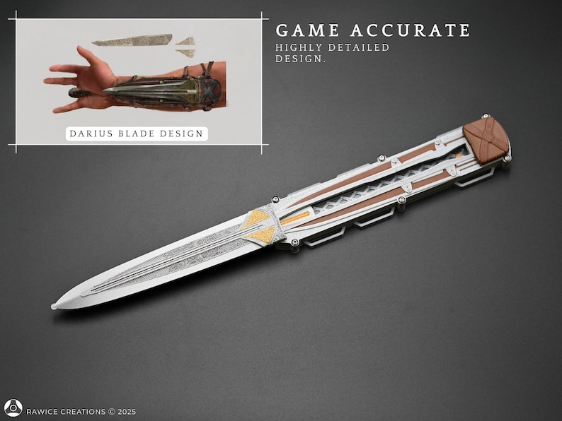 K&ouml;nnte beinhalten: Ein silbernes und braunes Klappmesser mit einem detaillierten Design. Das Messer ist ge&ouml;ffnet und die Klinge ist scharf. Das Messer ist mit "GAME ACCURATE HIGHLY DETAILED DESIGN." und "DARIUS BLADE DESIGN." beschriftet.