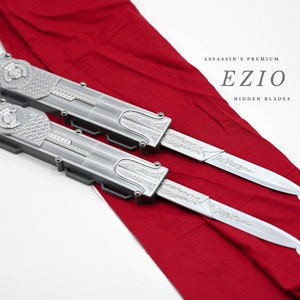 Assassin's Dual Brotherhood V2 Lames cachées Ezio Auditore Édition Premium (paire de lames)