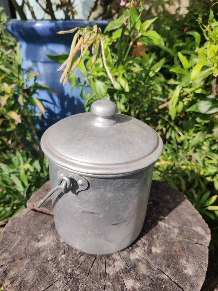 Petit Pot en Aluminium avec Son Couvercle et Une Anse, Années 1950, France