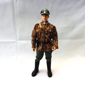 Dragon WW2 Paratrooper Officer type Character 12 inch 1/6th Custom Kitbash Sculpt in the Poseable Action Figure body Uniform + Accessories