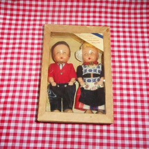 Vintage jaren 60 Nederlandse klederdracht poppen geblazen pop met kleding met houten klompen toeristische pop in originele doos in originele doos