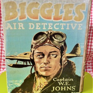 Vintage 1950 Biggles Air Detective Annual By Captain W E Johns Illustrated by Leslie Stead image 3