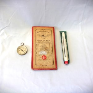 Meilograph d'epoca per automobilisti e turisti, strumento in custodia con istruzioni + mappa stradale del nord dell'Inghilterra di Bartholomews con bussola in ottone