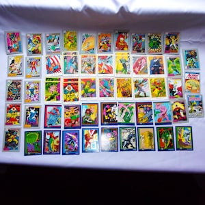 Seltenes Vintage 1991 + 93 DC Comics Superhelden-Sammelkartenspiel mit DC Stars Q + A und Comics-Serie