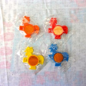 Vintage Kelloggs Cereal Collectable  Cockerel Bike Wheel Reflector 1989 x 4 Unopened Yellow Red Orange blue Toy Bundle