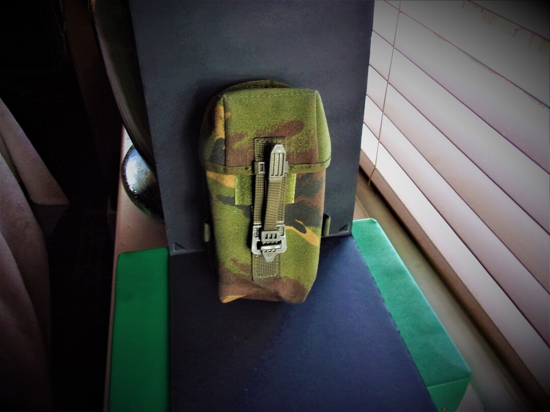 Original Danish army LMG M96 camo magazine pouch quick-release strap case NEW