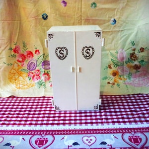 Vintage Sindy stamboomgarderobe slaapkamermeubels geschikt voor poppen van 12 inch en actiefiguren van vergelijkbaar formaat