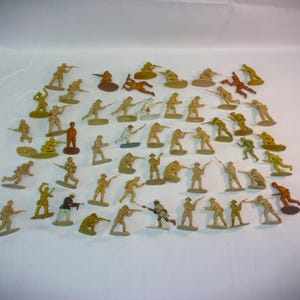 Vintage WW2 British 8th Army Desert Rats + German Afrika Korps 1/32 Scale Soldiers Models Airfix + Other Brands 50 + Figures War Gaming 2