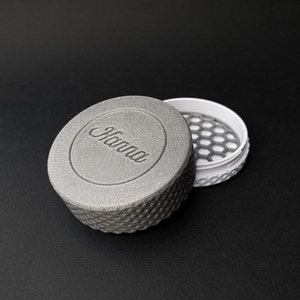 Customizable round soap box - carrying case for solid cosmetics - personalized gift - 3D printing