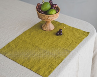 Sets de table en lin vert olive avec coins coupés en onglet, sets de table en lin épais, sets de table en lin lavé ramolli, par lots variés, linge de table.