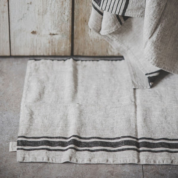 Tapis de bain en lin de style français à rayures noires, Tapis de bain hypoallergénique, Décoration de bain en lin, Tapis de bain respectueux de l'environnement, Essentiels de salle de bain en lin.