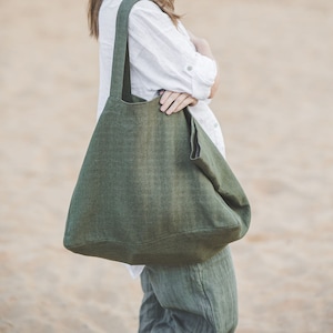 Waldgrüne Leinen Strandtasche, Natürliche Sommertasche mit Futter, Übergroße Leinenschultertasche, Große handgemachte Leinentasche, Öko-Tasche.