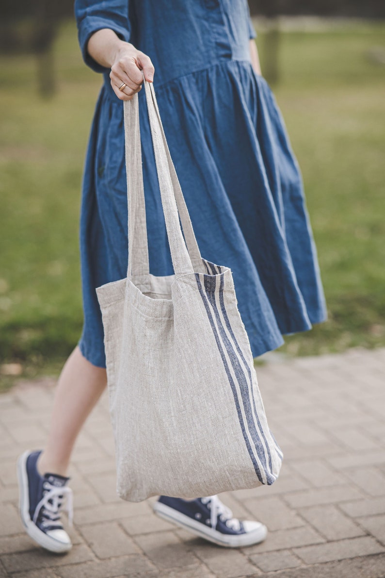 Natural linen tote bag with cherry red stripes, French style linen shoulder bag, Handmade linen summer bag, Thick linen shopping bag. 画像 5