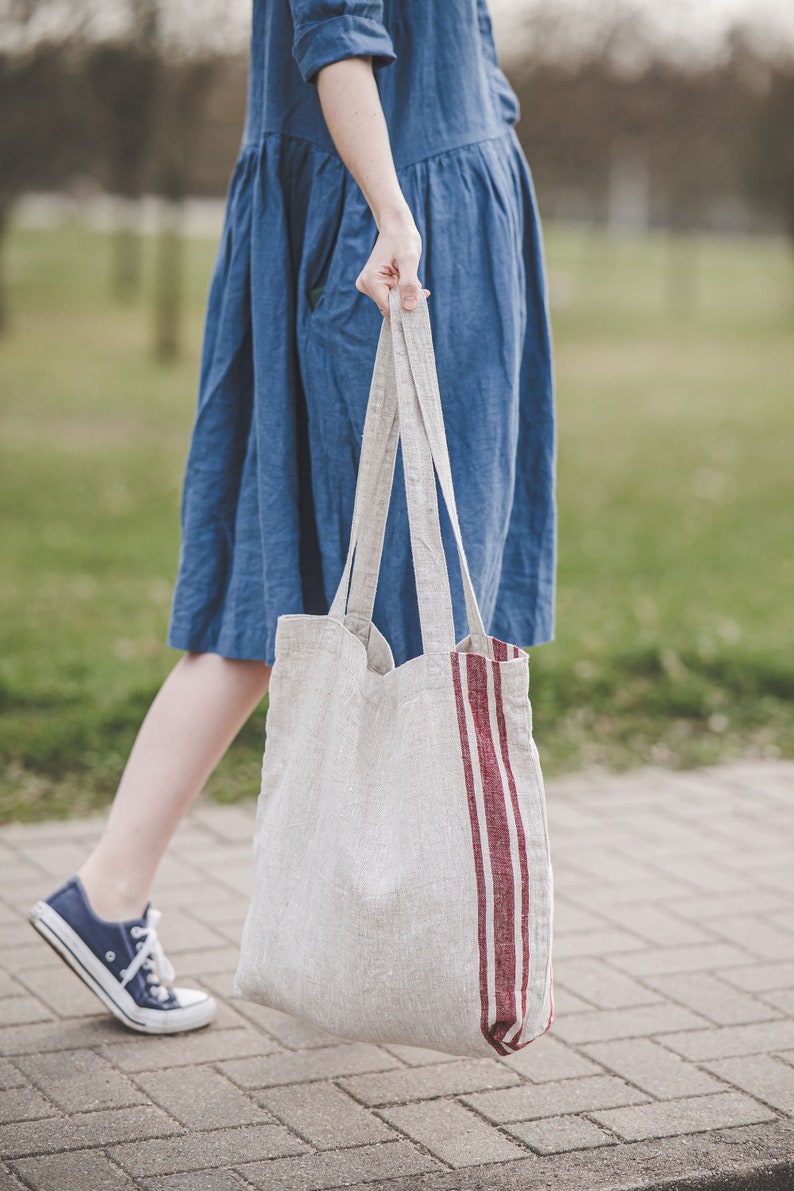 Natural linen tote bag with cherry red stripes, French style linen shoulder bag, Handmade linen summer bag, Thick linen shopping bag. 画像 3