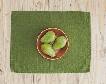 Natural linen placemats in moss green, Soft linen placemats, Natural linen placemat set, Green linen placemats, Lightweight linen placemats.