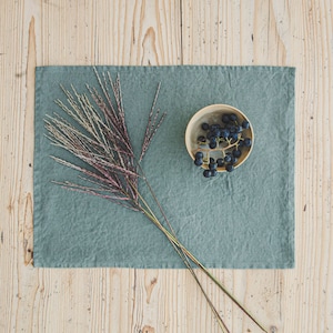 Linen placemats in gray green, Washable linen placemats, Natural linen placemats for Holiday table decor, Handmade placemats, Placemats set.