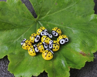 10 pcs Green Lady Bug glass beads 6X8.5mm
