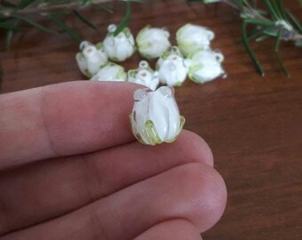 Lampwork White Tulip Glass Bead: Handmade Flower Jewelry (1pc)