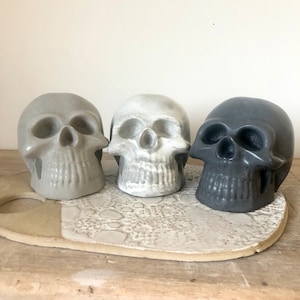 Cráneo de hormigón fundido a mano / Halloween / Regalo