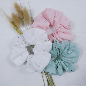 Chouchou / Scrunchie / élastique cheveux en double gaze à pois dorés