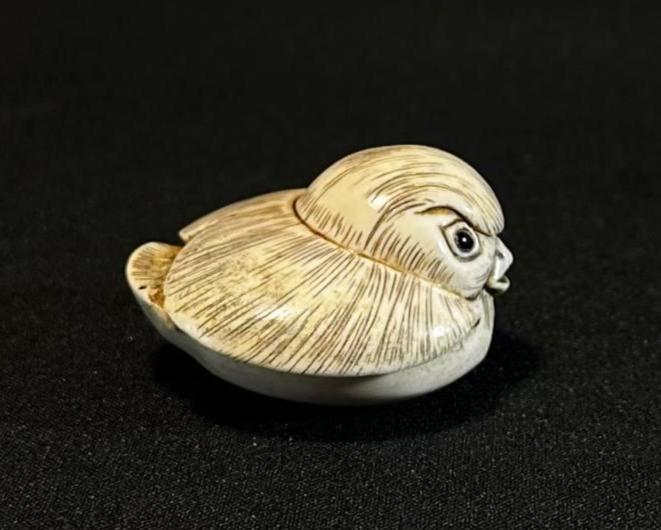 『雌鶏』 根付 　　（提げ物 /緒締め /帯留め /Netsuke） 浮世絵春画』 根付 （提げ物 /緒締め /帯留め /Netsuke） - メルカリ