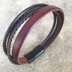 Pulsera de cuero multihebras para hombre: trenzada en negro y marrón